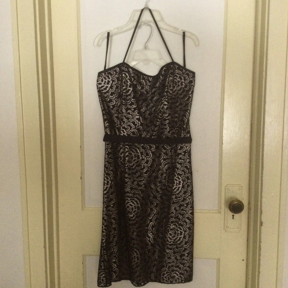 Women’s evening dress 8P-Beautiful black lace over creamy gold silk/like bodice.